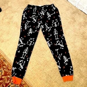 Black fleece, skeletal sleep pants size small 4/6